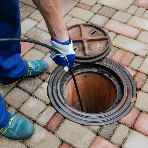 plumber performing hydro jetting